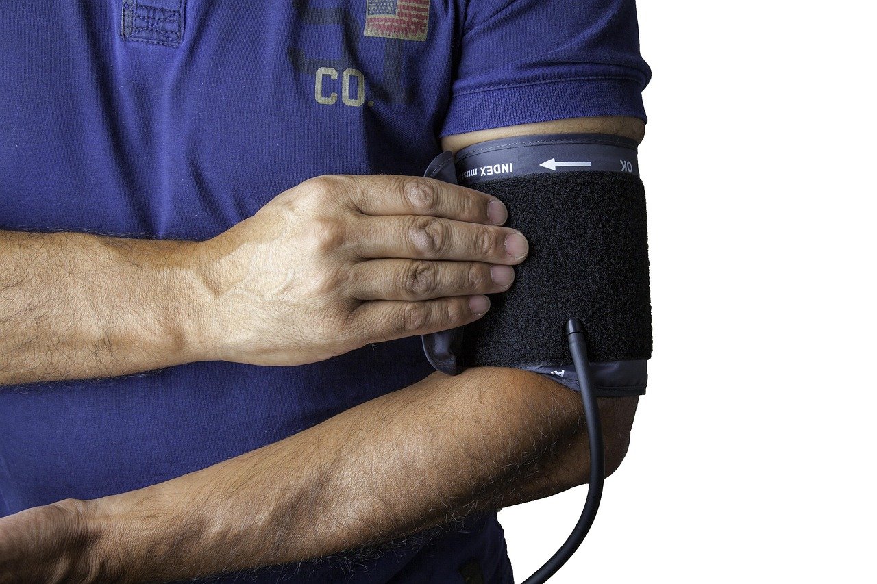 Digital blood pressure monitor with smart features